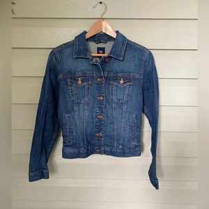 GAP jean jacket women’s size XS LIKE NEW denim jacket darker wash preppy classic